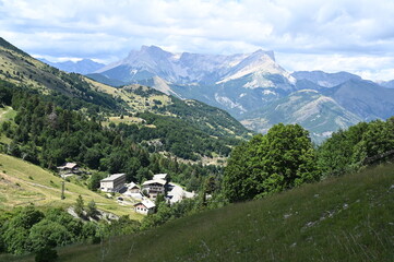 Fototapeta premium Wintersportgebiet an der Montagne de Ceüse in Frankreich