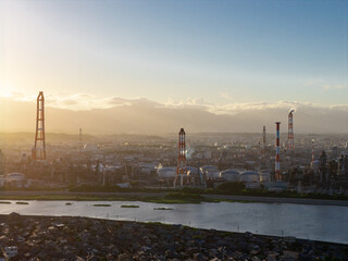 磯津海岸から見た四日市コンビナート（ドローンによる空撮）