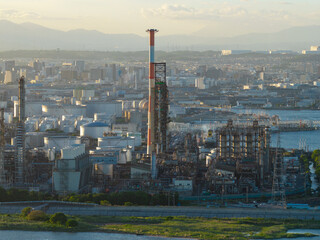 磯津海岸から見た四日市コンビナート（ドローンによる空撮）