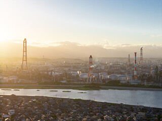 磯津海岸から見た四日市コンビナート（ドローンによる空撮）