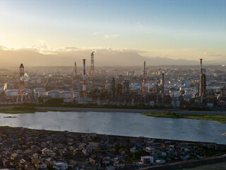 磯津海岸から見た四日市コンビナート（ドローンによる空撮）