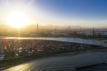 磯津海岸から見た四日市コンビナート（ドローンによる空撮）
