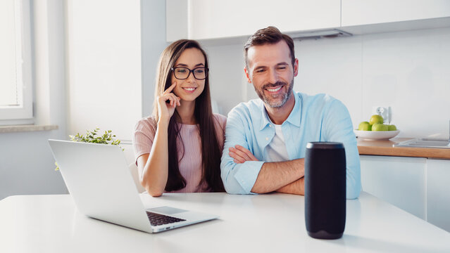 Fototapeta Couple using smart speaker, home assistant