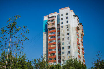 Obraz premium Apartment building in Donetsk during Russo-Ukrainian War in Donbas region, Ukraine