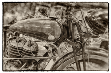 vieille photo sépia d'une moto vintage, PNG fond transparent