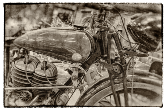vieille photo sépia d'une moto vintage, PNG fond transparent