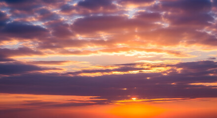 Obraz premium Vibrant Sunset Clouds Witness the Majestic Colors of the Sky at Dusk for Serenity & Peace