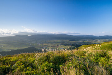 秋の阿蘇山から見る風景