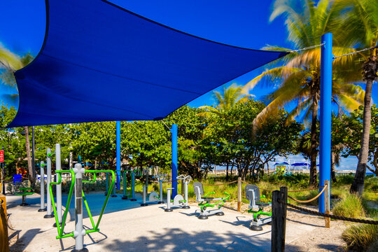 Free public fitness exercise equipment on Pompano Beach Florida