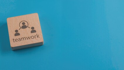 Wooden cube blocks featuring person icons for organizational structure, illustrating teamwork dynamics