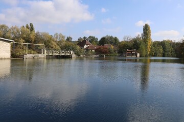 Le fleuve la Seine dans la ville, ville de Bar sur Seine, département de l'Aube, France