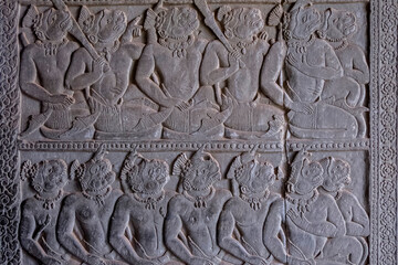 Bajorrelieves de monos guerreros en las murallas de Angkor Wat, Camboya