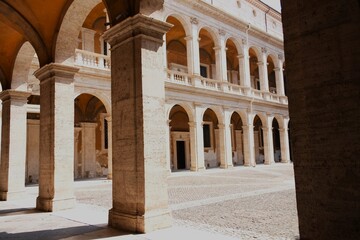 Obraz premium Italian Square with Arches