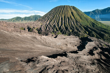 Mont Batok depuis le sommet du volcan Bromo, Indon&eacute;sie