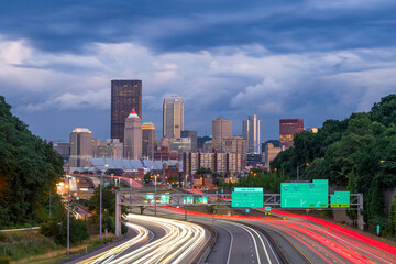 Fototapeta premium Pittsburgh, Pennsylvania, USA Downtown City Skyline Over Highways 1231