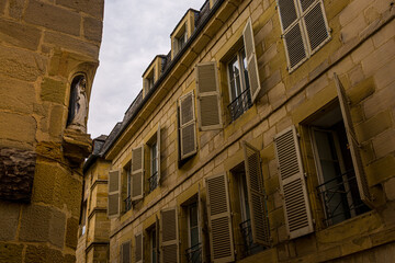 Dans les rues de Brive la Gaillarde en France