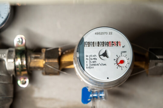 Water meter record total water usage over time, numeric readout for leak detection and conservation. Utility monitoring tool, residential flow tracker, commercial water audit aid, consumption feedback