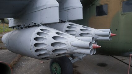 closerange attack weapon system, helicopter equipped with cluster rockets for saturation strikes