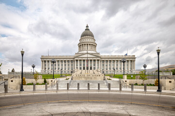 Fototapeta premium Salt Lake City, Utah, USA – August 27, 2025: Details of the state capitol building and surrounding grounds in Salt Lake City, Utah captured during late summer. 