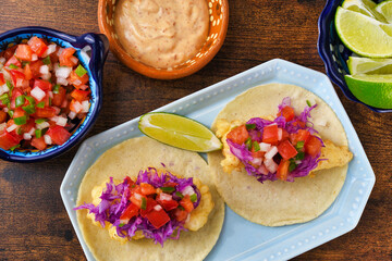 タコス・デ・ぺスカード・エスティーロ・エンセナーダ (エンセナダ）　Tacos de pescado estilo ensenada (Ensenada Style Fish Tacos, Baja Fish Tacos, Ensenada fish tacos)

