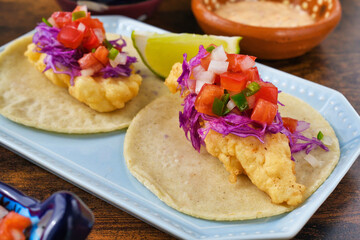 タコス・デ・ぺスカード・エスティーロ・エンセナーダ (エンセナダ）　Tacos de pescado estilo ensenada (Ensenada Style Fish Tacos, Baja Fish Tacos, Ensenada fish tacos)
