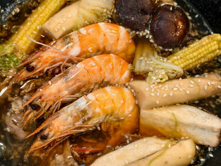 Shrimp with vegetables and mushrooms simmered in broth