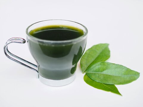 Bai ya nang juice in a glass placed on a white background, a healthy drink.