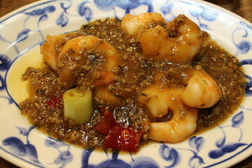 Sichuan cuisine (Chinese cuisine): chili shrimp (stir-fried shrimp in chili sauce)