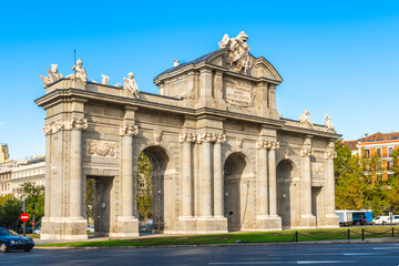 Obraz premium Scenery of Puerta de Alcala, Alcala Gate, in the Plaza de la Independencia in Madrid, Spain