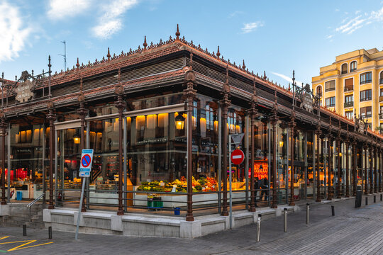 November 4, 2024: San Miguel Market, the most popular market in Madrid, Spain. It was built in 1916 and purchased by private investors in 2003 who renovated the iron structure and reopened in 2009