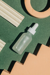 Cosmetic jar with conceptual minimalist objects