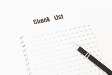 チェックリストとボールペン　白バック