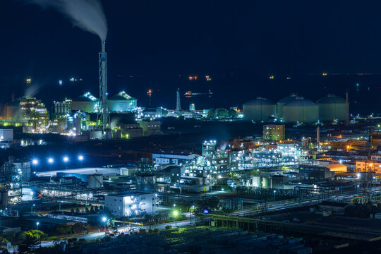 日本の都市風景　工場夜景　三重県　四日市コンビナート