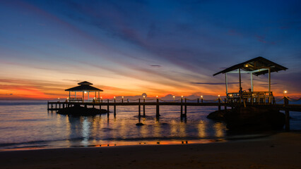 Obraz premium Stunning sunset views over the tranquil waters of Koh Kood Island in Thailand