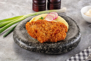 Chicken schnitzel with mashed potatoes