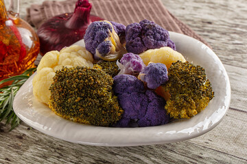 Steamed Colorful raw organic cauliflower cabbage