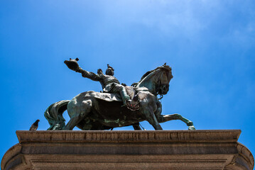 Obraz premium Statue of Gerardo Barrios in the historic center of San Salvador, El Salvador.