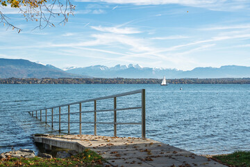 Vue sur le lac Léman depuis la plage de Mies
