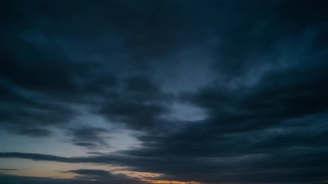 Ultra-Fast Cloud Timelapse &ndash; Day to Night Transition in 4K