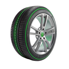 Obraz premium Green accent on tire tread - a close-up shot of a wheel and tire for a car