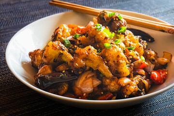Crispy Cauliflower and Bell Peppers Stir Fry | Indo-Chinese Vegan Stir Fry | Cauliflower Pepper Quick Healthy Veg Recipe | Asian Style Vegetable Dish
