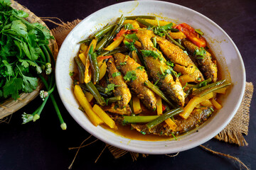 Bengali Parshe Fish Curry with Potato and Pyajkoli | Traditional Bengali Fish Recipe | Parshe Jhol Authentic Homemade Bengali Cuisine
