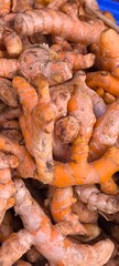 Turmeric is a herbaceous plant in the ginger family with an underground rhizome.