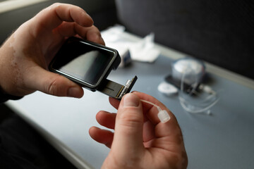 Connecting insulin infusion set tubing to an insulin pump controller during travel