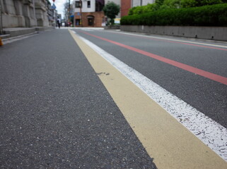 Obraz premium Empty city street with yellow and white lines