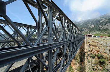 Le viaduc des gorges d'Aradaina près d'Anopoli dans les Sfakia en Crète