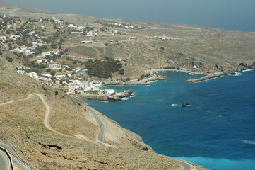 Les ports de Chora Sfakion vus depuis la route d'Anopoli à Chora Sfakion dans les Sfakia en Crète