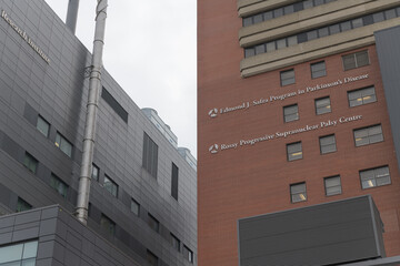 Fototapeta premium Toronto Western Hospital (UHN) viewed from Nassau Street - The Edmond J. Safra Program in Parkinson's Disease + The Rossy Progressive Supranuclear Palsy (PSP) Centres