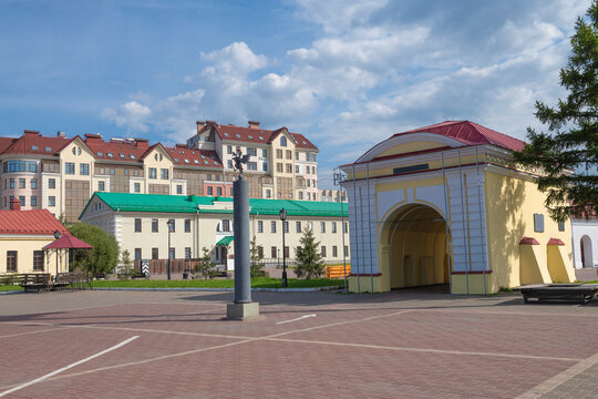 OMSK, RUSSIA - AUGUST 27, 2025: Cityscape with the ancient Tobolsk Gate of the Omsk Fortress