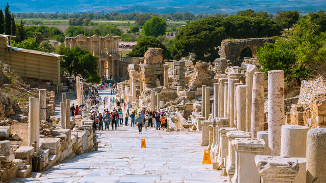 Curetes Street in Ephesus with crowds of tourists and the Library of Celsus Ahead. Efes, Turkey, 20 May 2025